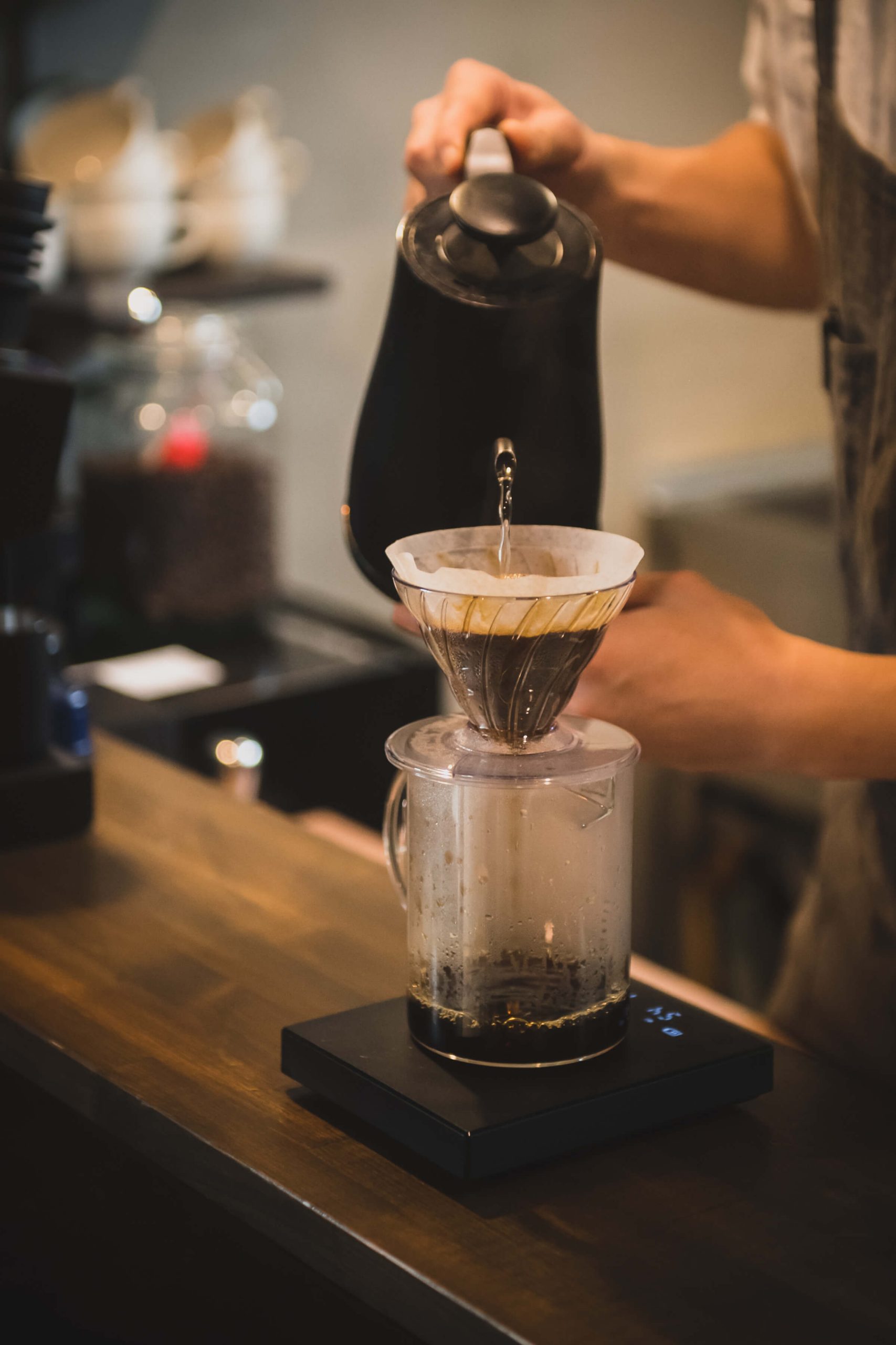 一杯一杯、丁寧にコーヒーを抽出。