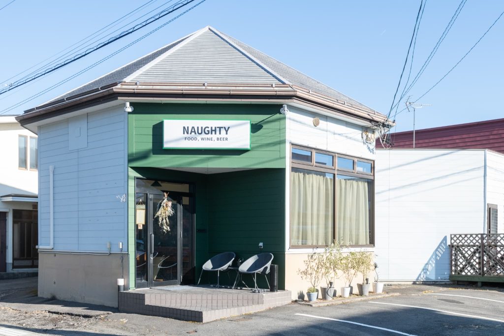 NAUGHTY外観